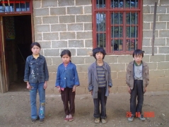 麻乍乡红乐小学三年级的贫困待助学生。